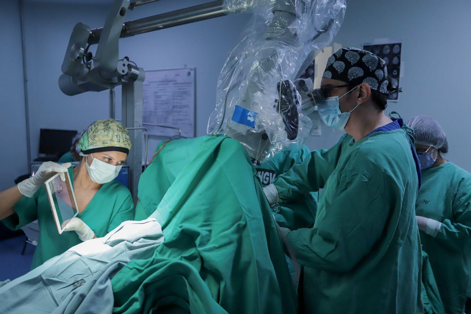 Cirurgia cerebral realizada no HGV