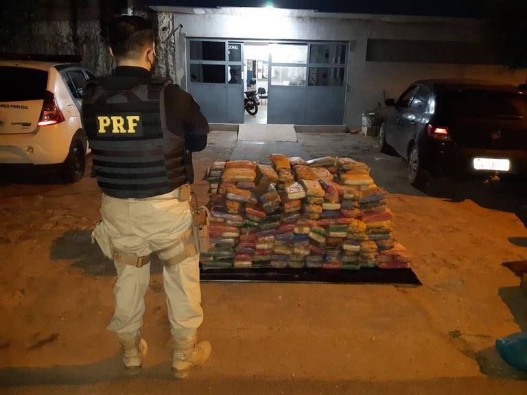 PRF apreende quase 380,0 kg de maconha prensada,