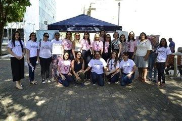 Equipe procurou a sensibilização dos homens que passaram pela praça