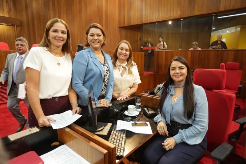 Deputadas querem mais participação feminina na política