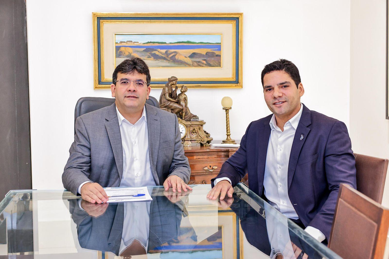 O governador Rafael Fonteles e Leonardo Sobral, diretor-geral do Departamento de Estradas de Rodagem