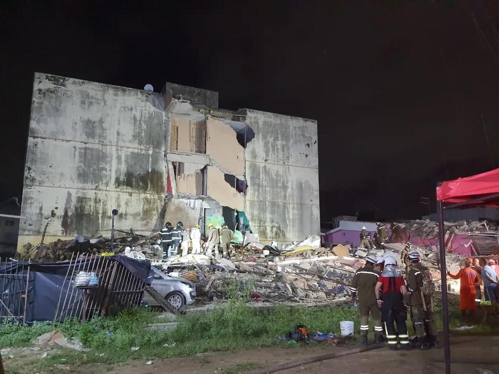 Prédio desabou em Olinda, no Grande Recife
