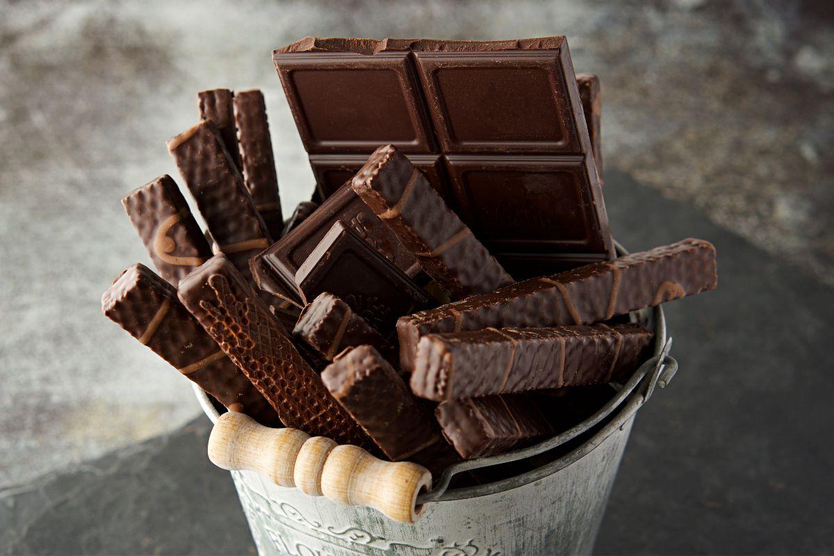 Chocolate em excesso pode causar dor de cabeça?