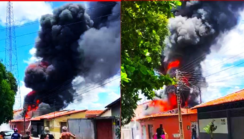Grande coluna de fumaça preta se forma após incêndio atingir depósito de materiais plásticos no bairro Saci, na Zona Sul de Teresina.