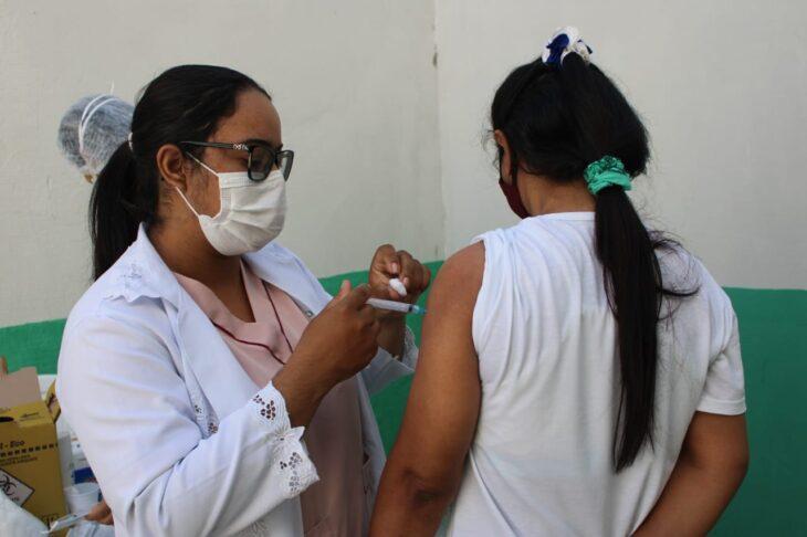 Detentas recebem a vacina contra a Covid-19