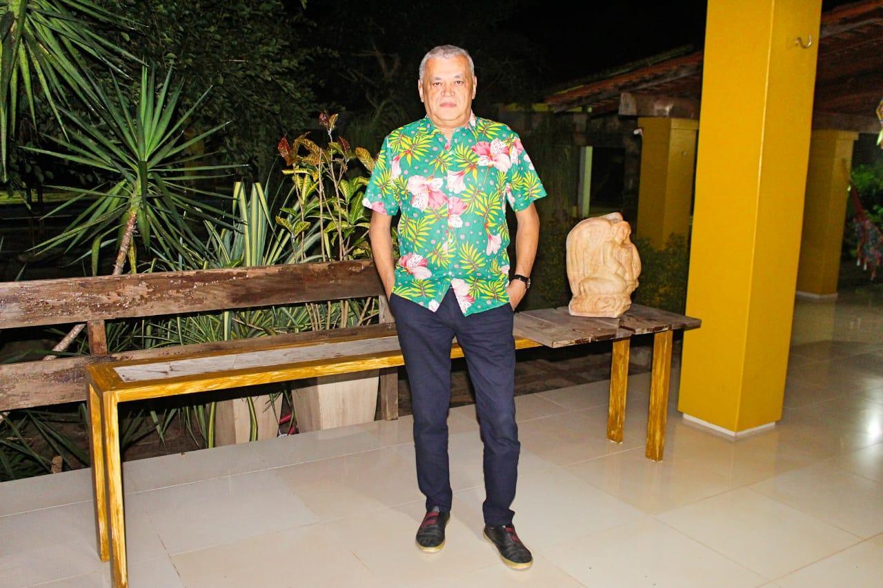 Nosso colunista Deusval Lacerda prestigiando o evento em Joca Pires