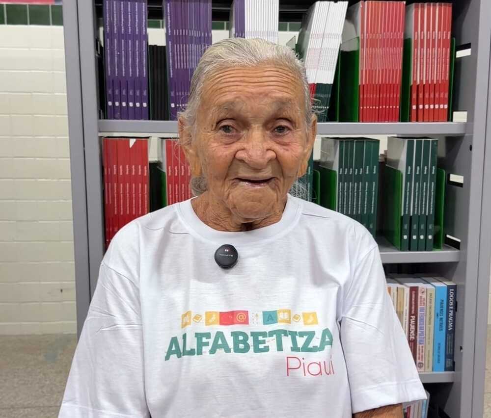Deusaline diz que voltou a estudar porque ainda tem muita vontade de aprender