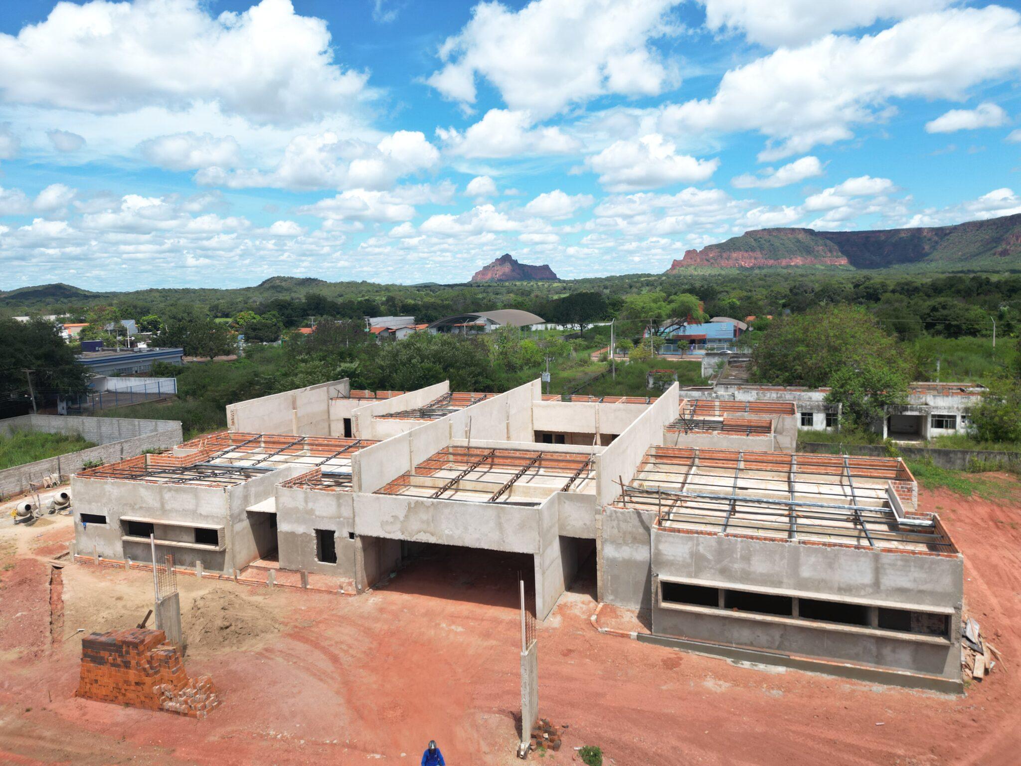 Construção do Centro Especializado de Reabilitação da cidade de Corrente, no sul do Piauí