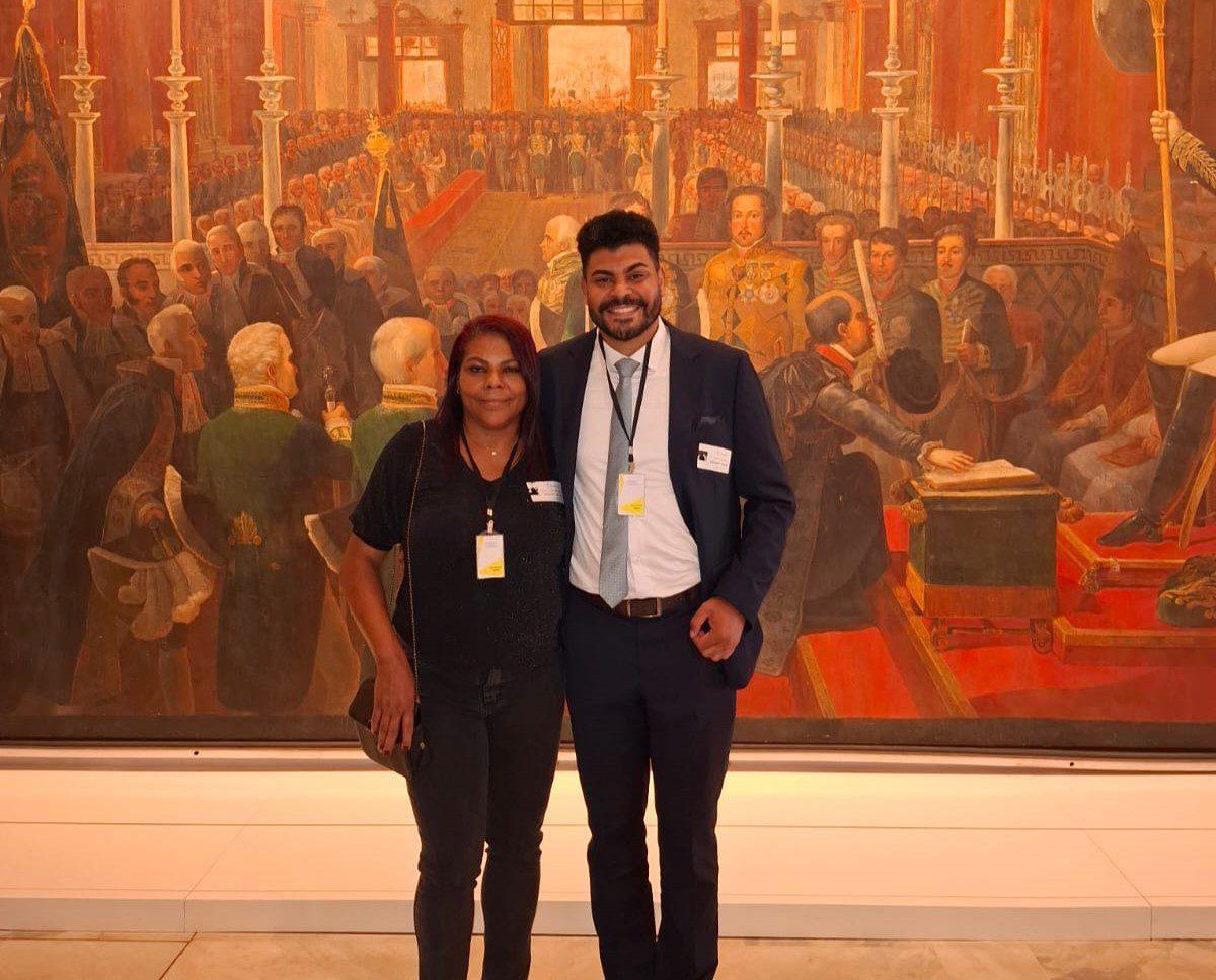 Diplomata Douglas e sua mãe Francisca Rocha, no Itamaraty