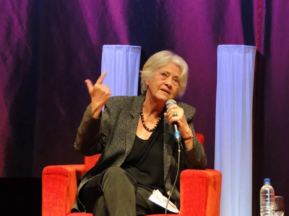 A escritora Adélia Prado