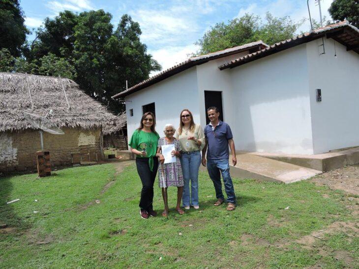 Idosa recebe  moradia