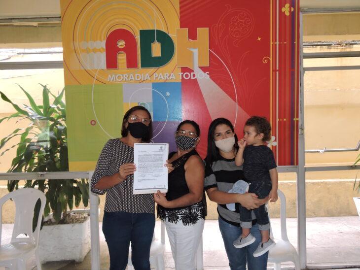 ADH realiza entrega coletiva de documentação