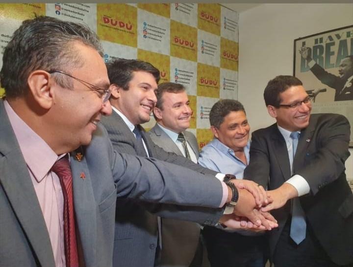 Grupo petista durante anúncio de apoio à candidatura de Fábio Novo