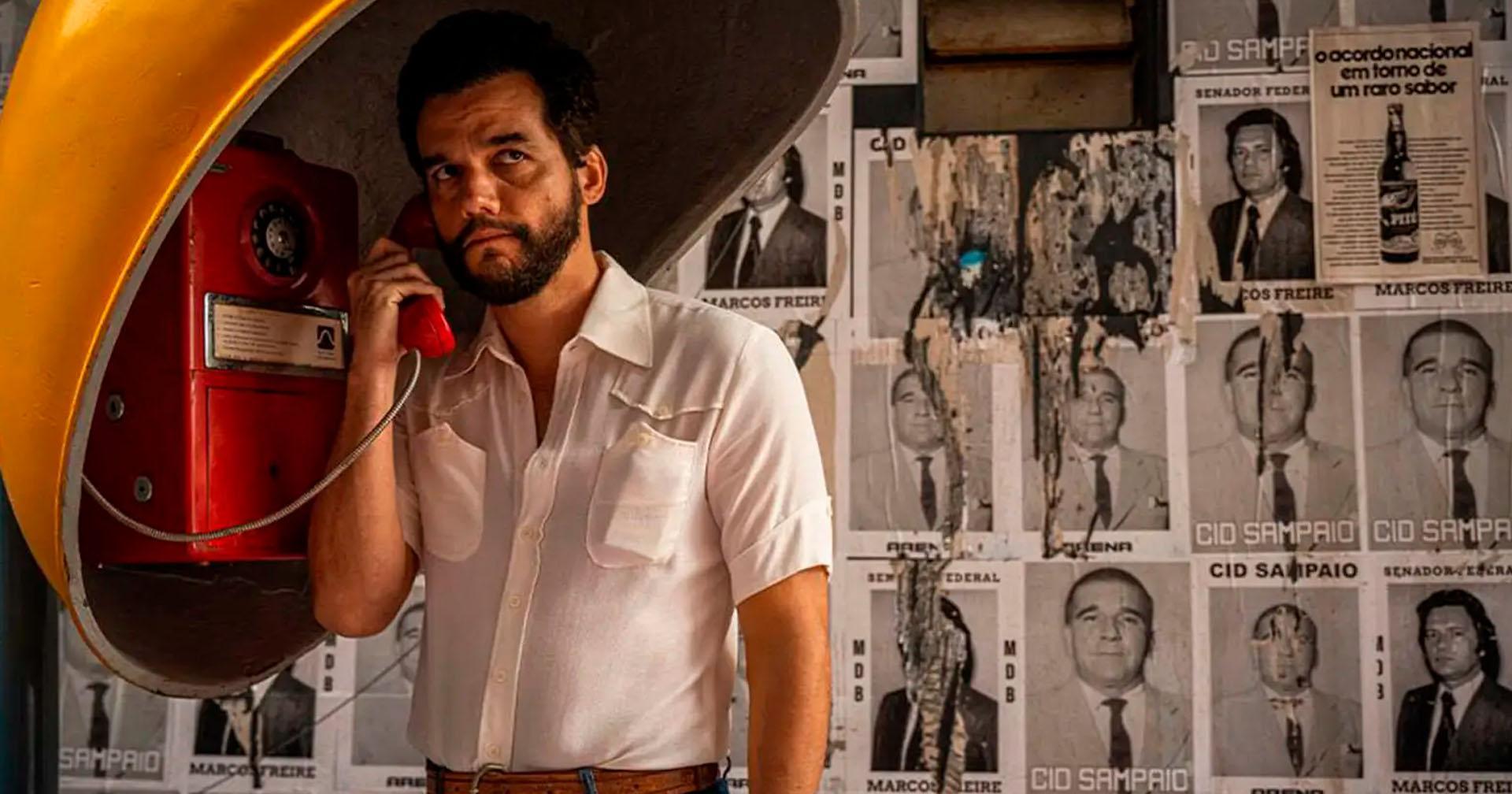 Wagner Moura em cena de O Agente Secreto