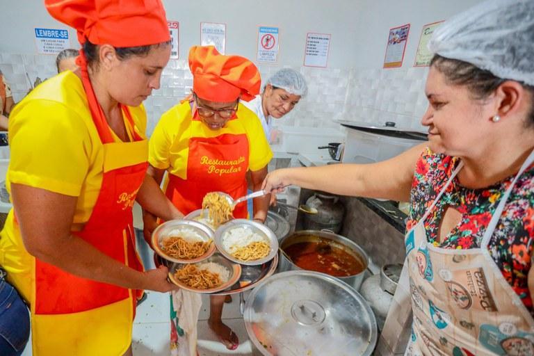 Aproximadamente 500 famílias que estão em vulnerabilidade social serão atendidas diariamente pelo restaurante popular