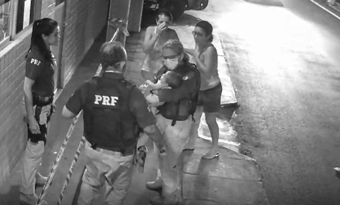 Policiais salvam bebê engasgado com leite materno em Teresina