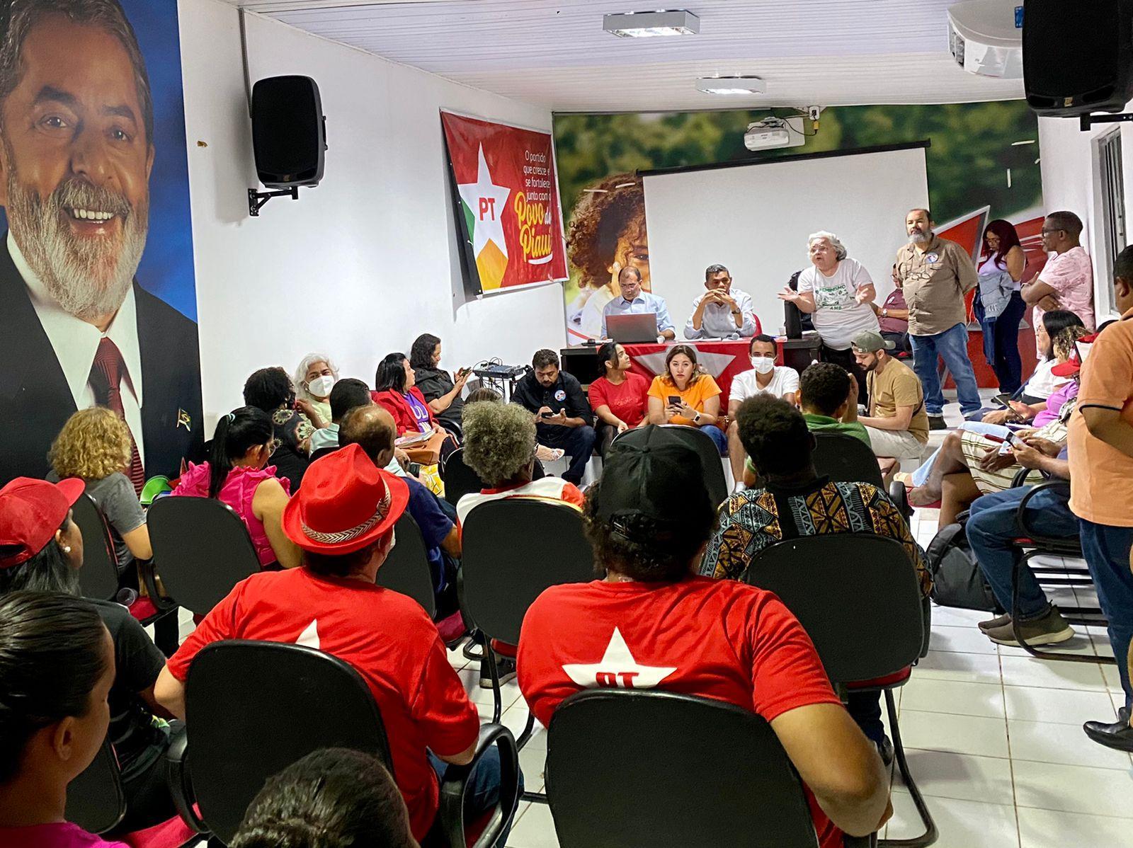 PT define estratégias para eleger Lula no 2º turno