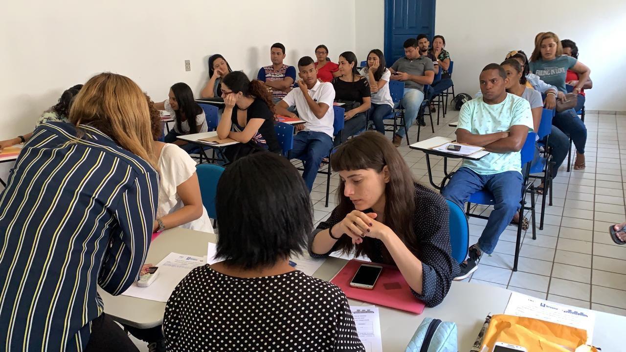 Inscrições para 350 vagas de emprego seguem até quarta (29)