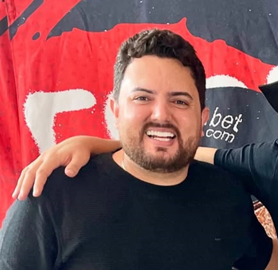 Darlan Ribeiro, empresário e produtor cultural morreu após levar choque