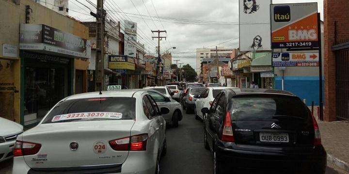 Falhas estruturais e falta de ação de órgãos agravam trânsito em Teresina, aponta MPPI