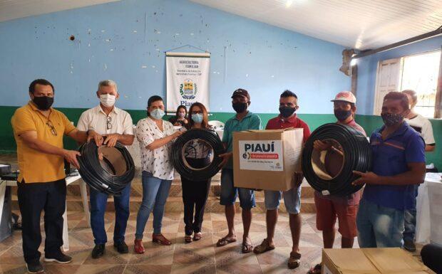 Entrega de Kits de Irrigação em Pedro II