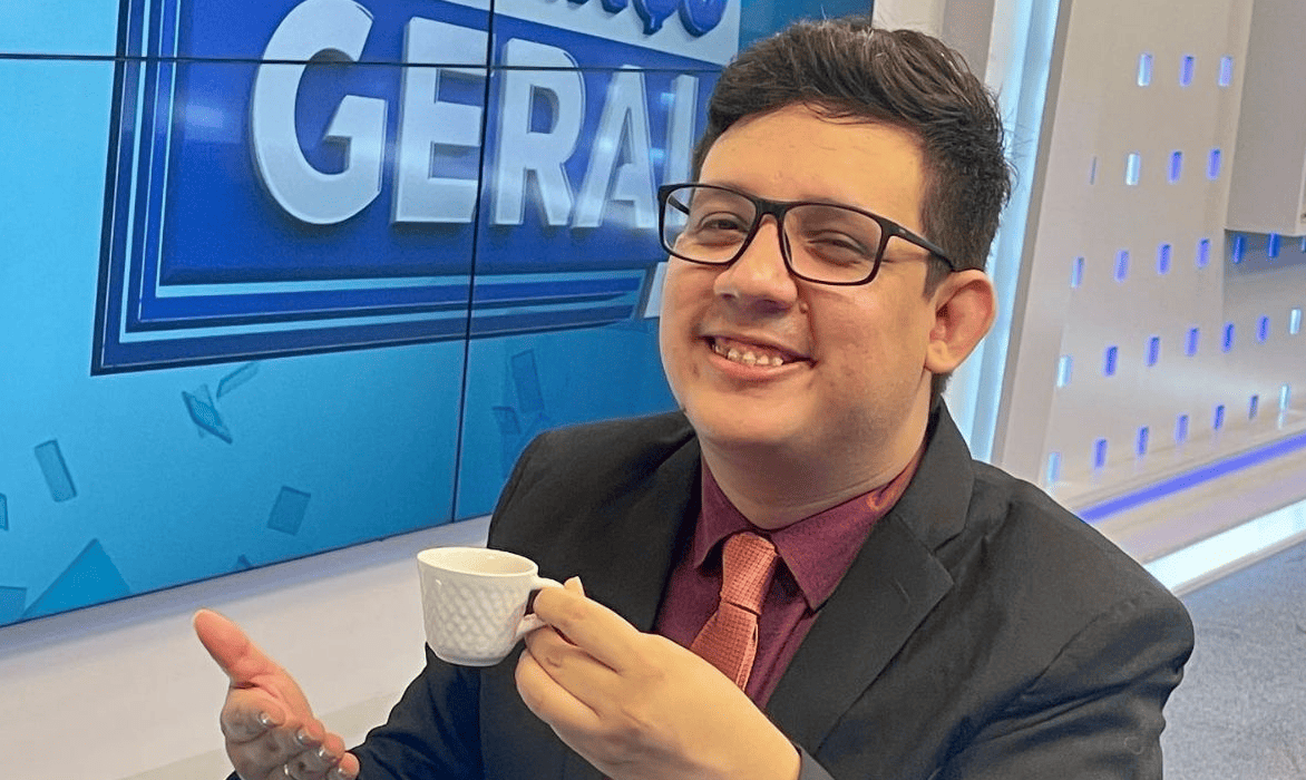 Apresentador Erlan Bastos
