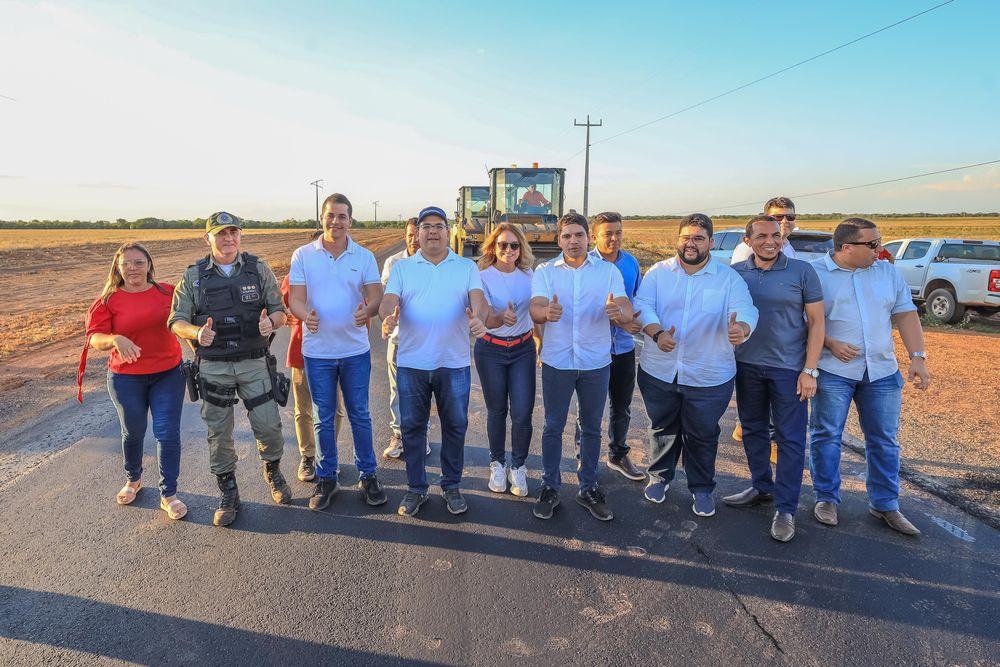 Governador inaugura trecho de estrada