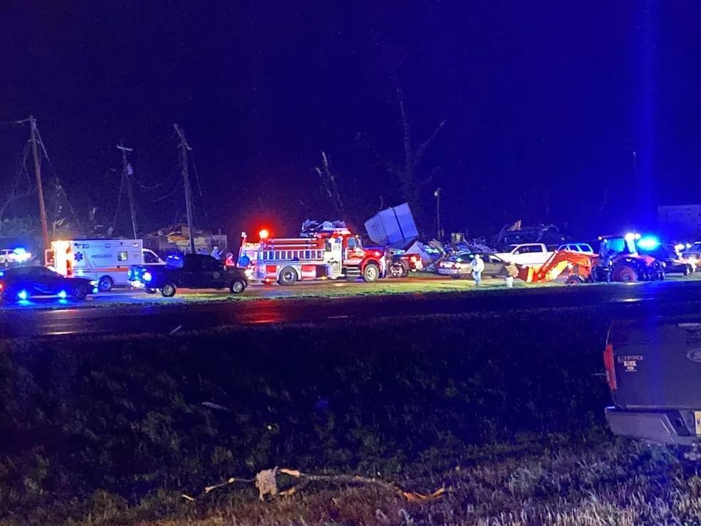Tornado deixou destruição em estado norte-americano