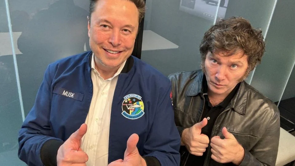 Javier Milei, está envolvido em uma crise após retuitar uma postagem no X