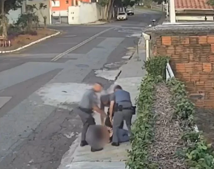 PM dá soco em dona de casa