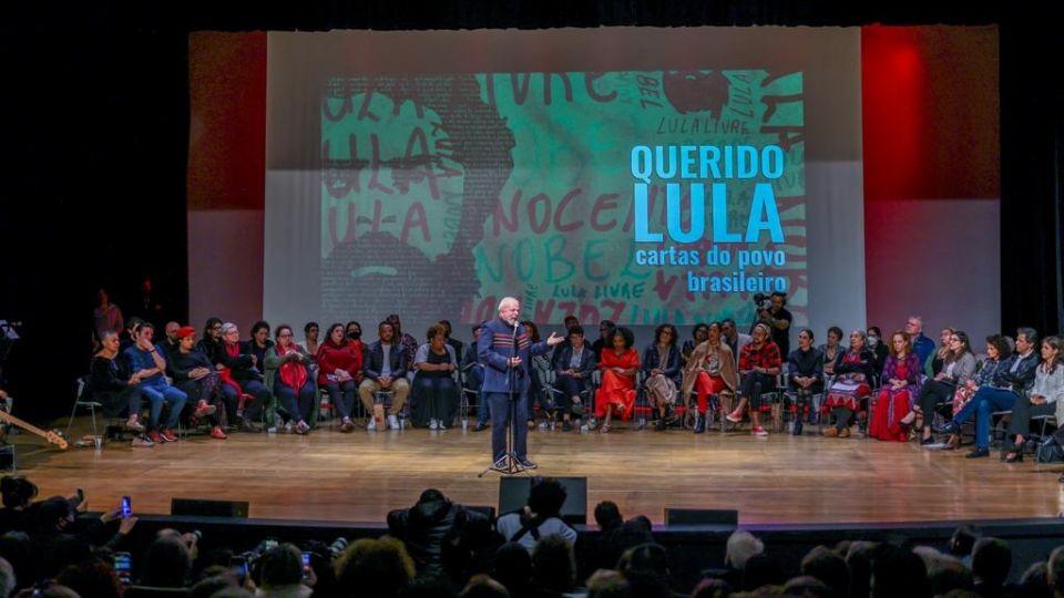 Bolsonaristas tumultuam evento com Lula na PUC-SP