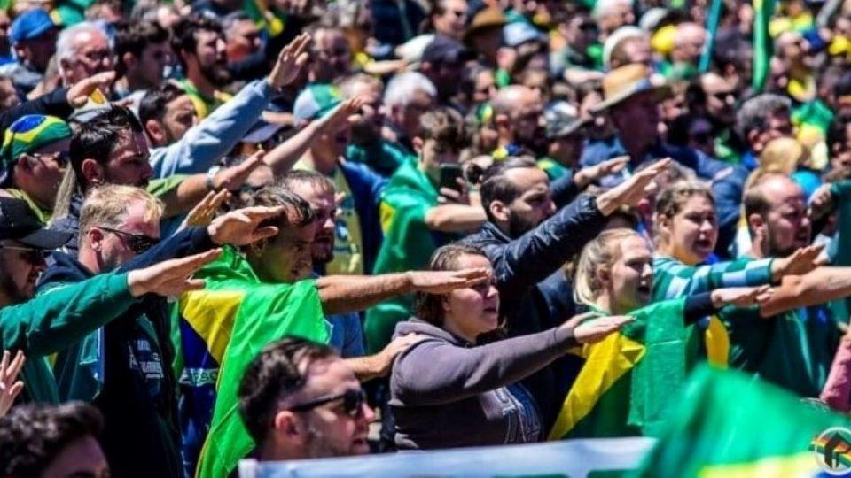 Extremistas bolsonaristas fazem gesto nazista em São Miguel do Oeste (SC)