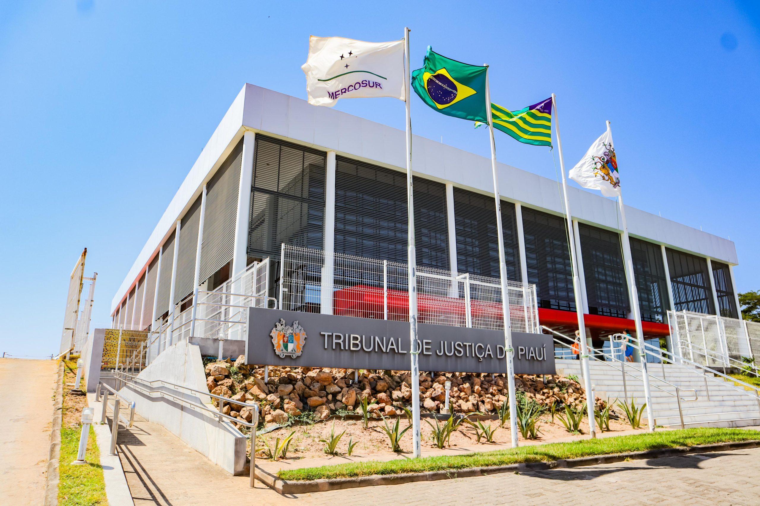 População deve confirmar o horário de funcionamento de cada local no período de festas