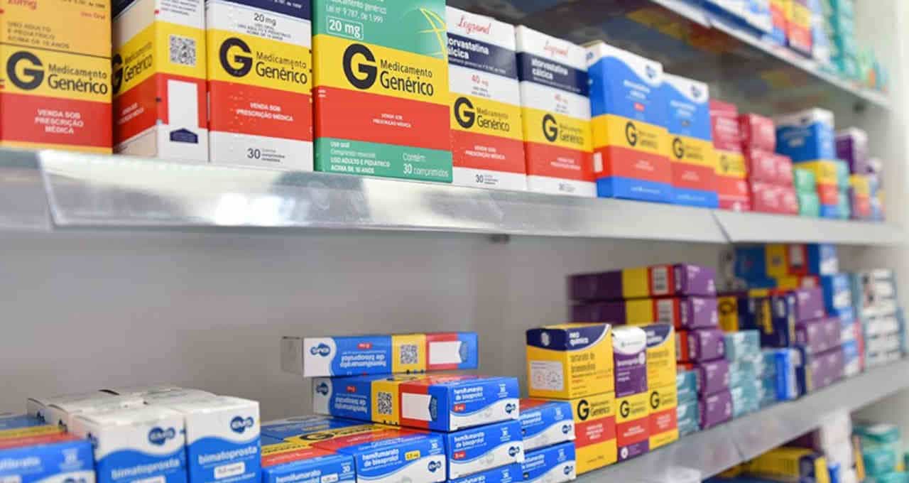 A lei também exige a presença obrigatória de um farmacêutico durante todo o horário de funcionamento desses espaços