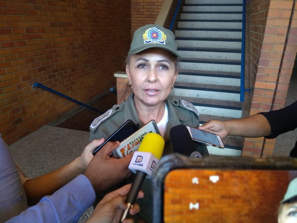 Dependente químico arromba fechadura e furta TV e paletós na Alepi