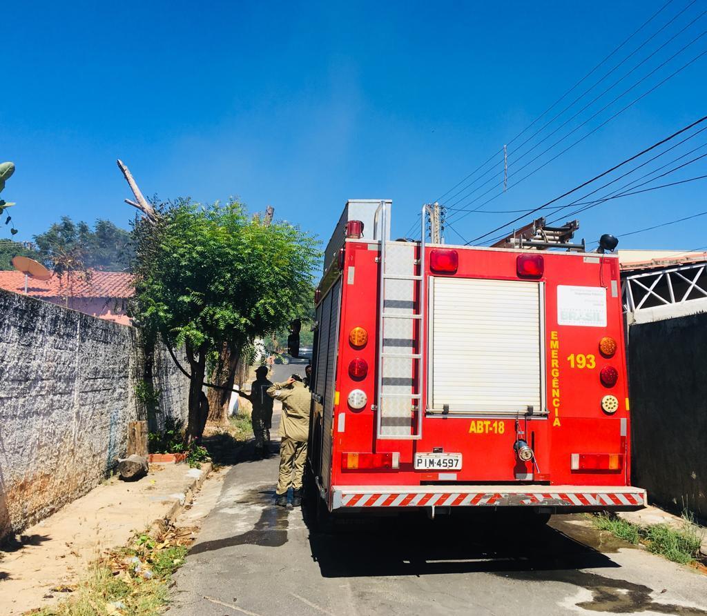 Corpo de Bombeiros é acionado para conter princípio de incêndio no Redenção