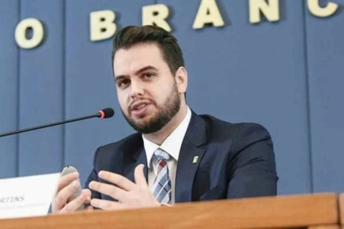 Filipe Martins foi assessor especial de Bolsonaro e está entre condenados do núcleo 2 da trama golpista