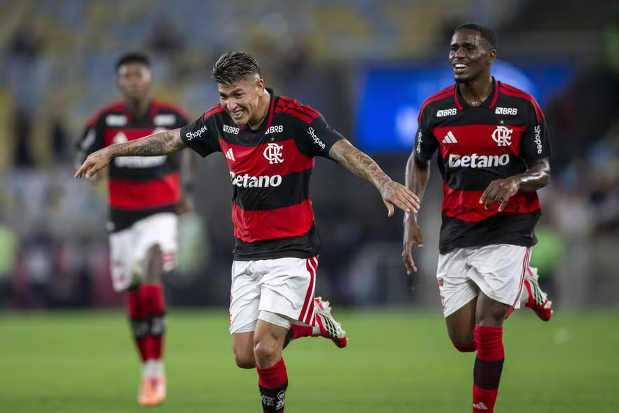 Flamengo decide manter Filipe Luís e profissionais para próximos jogos