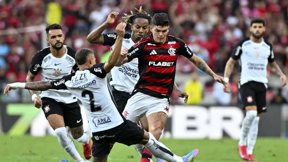 Flamengo e Corinthians se enfrentam hoje pela Super Copa Rei
