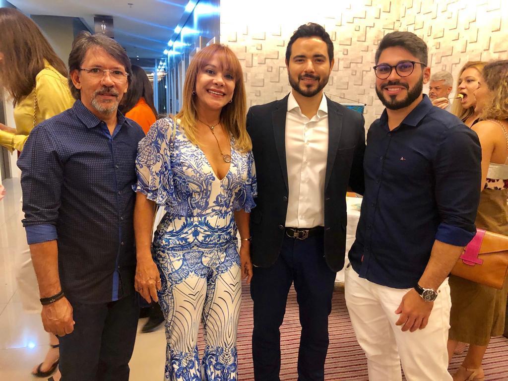 Edmar José, Soraya Aguiar, Breno Marques e Lucas Lopes em noite de inauguração de novo empreendimento na zona leste de Teresina.