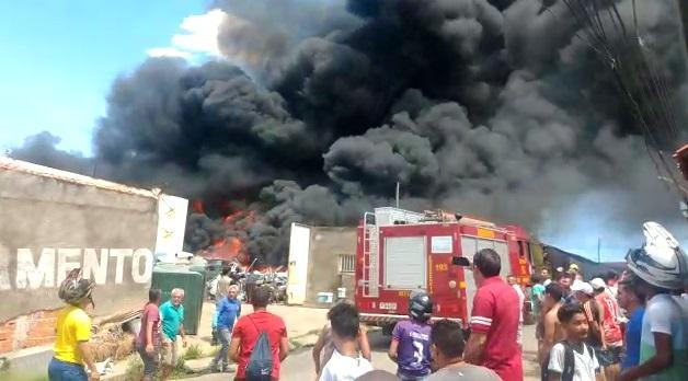 Incêndio de grandes proporções na Vila da Paz