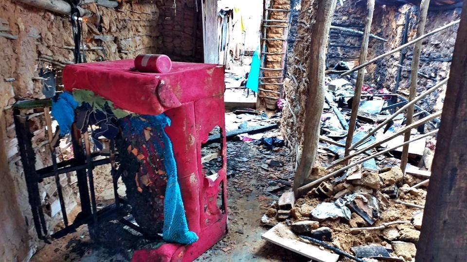 Fogo destruiu casa e feriu criança