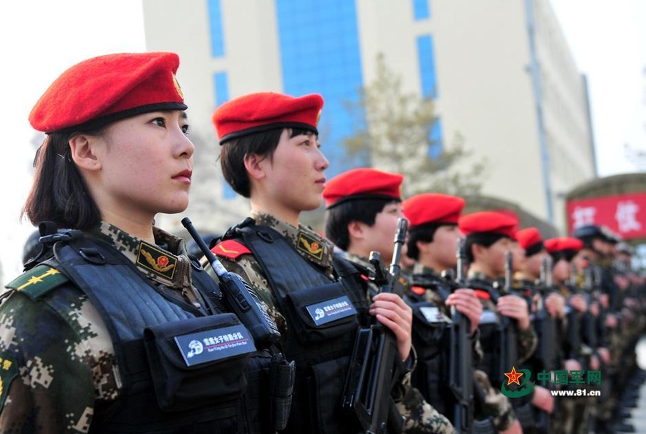 Foto ilustrativa da polícia feminina chinesa em 2015