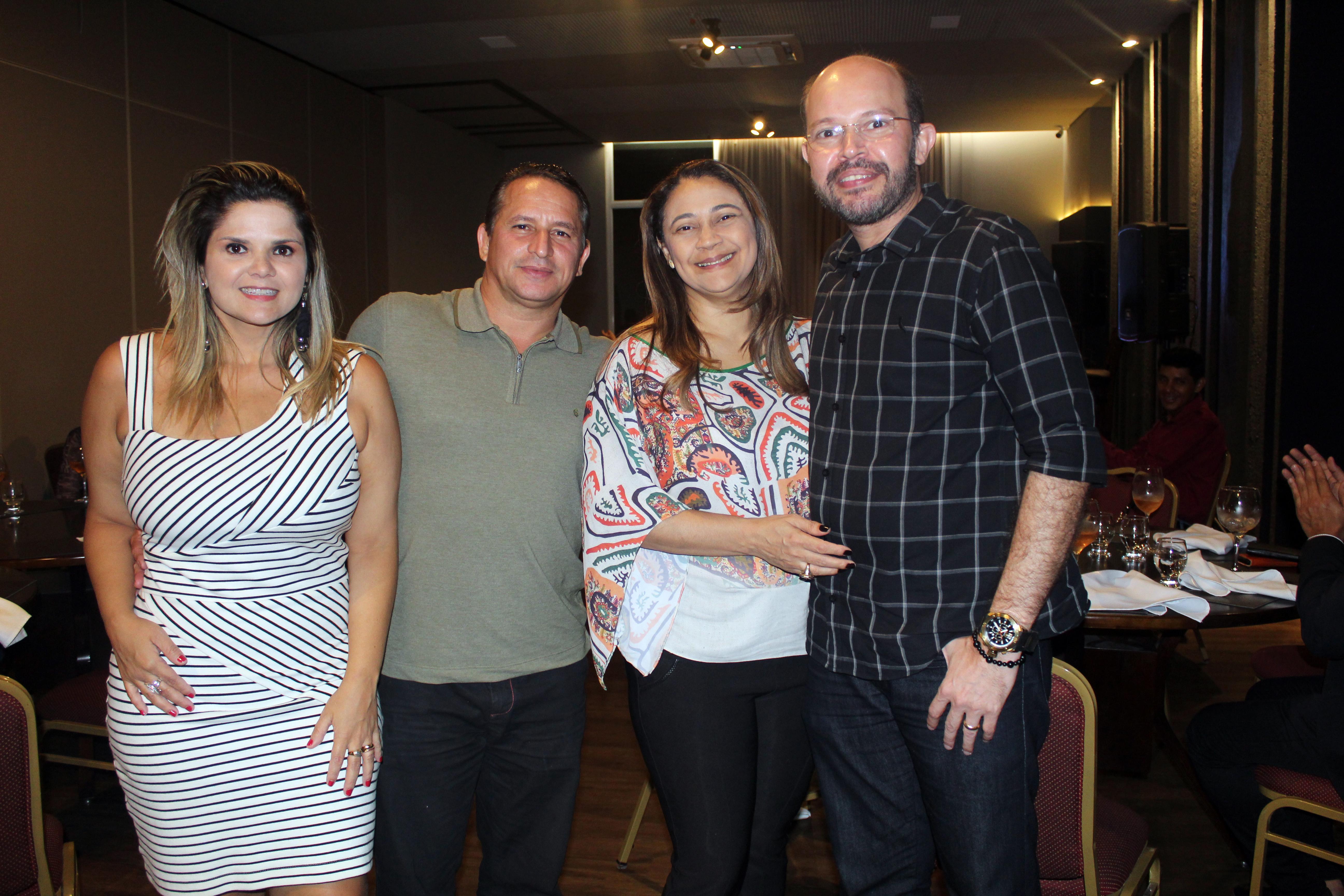 A empresária Maryanne Lopes com o esposo Harlan Barcelar e o casal de empresários Adriana Sá e Abdon Gomide.