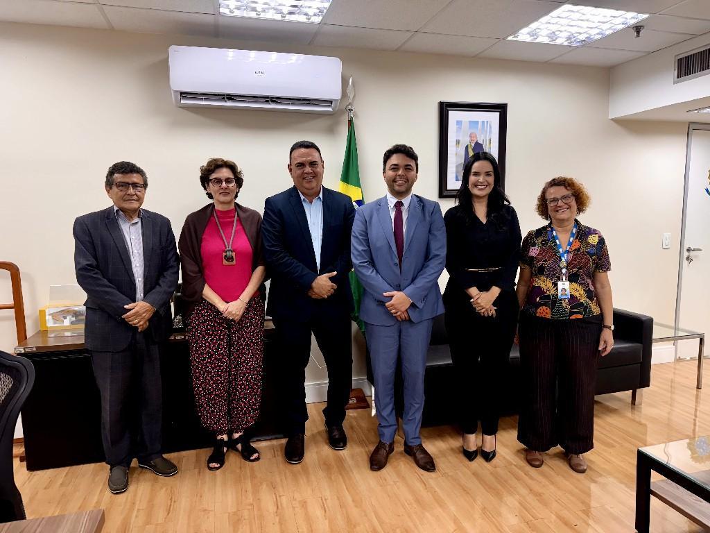 O prefeito de São Raimundo Nonato, Rogério Castro, e a primeira-dama e secretária de Assistência Social, Talita Ribeiro, no Ministério do Desenvolvimento Social
