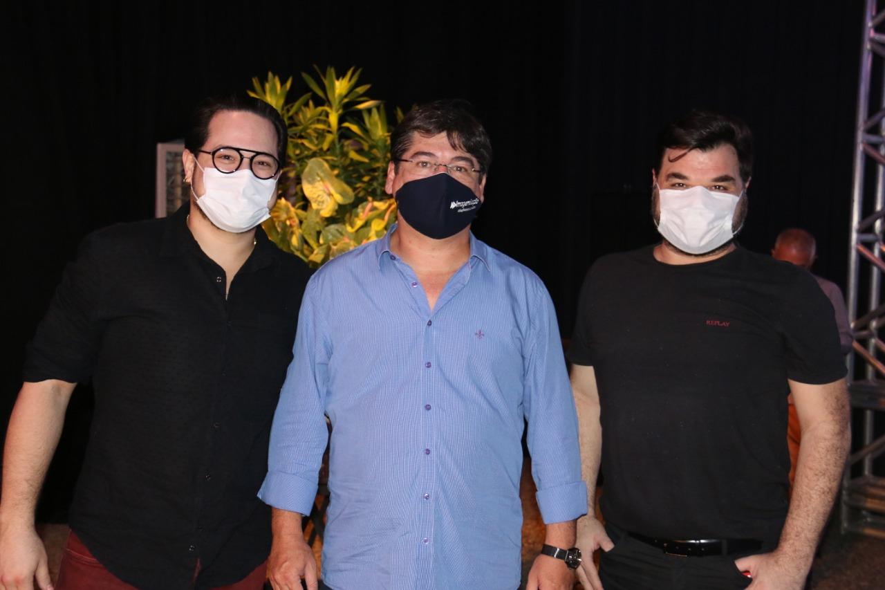 O empresário Ricardo Santos com os arquitetos Aluísio Evangelista e Ronaldo Veras