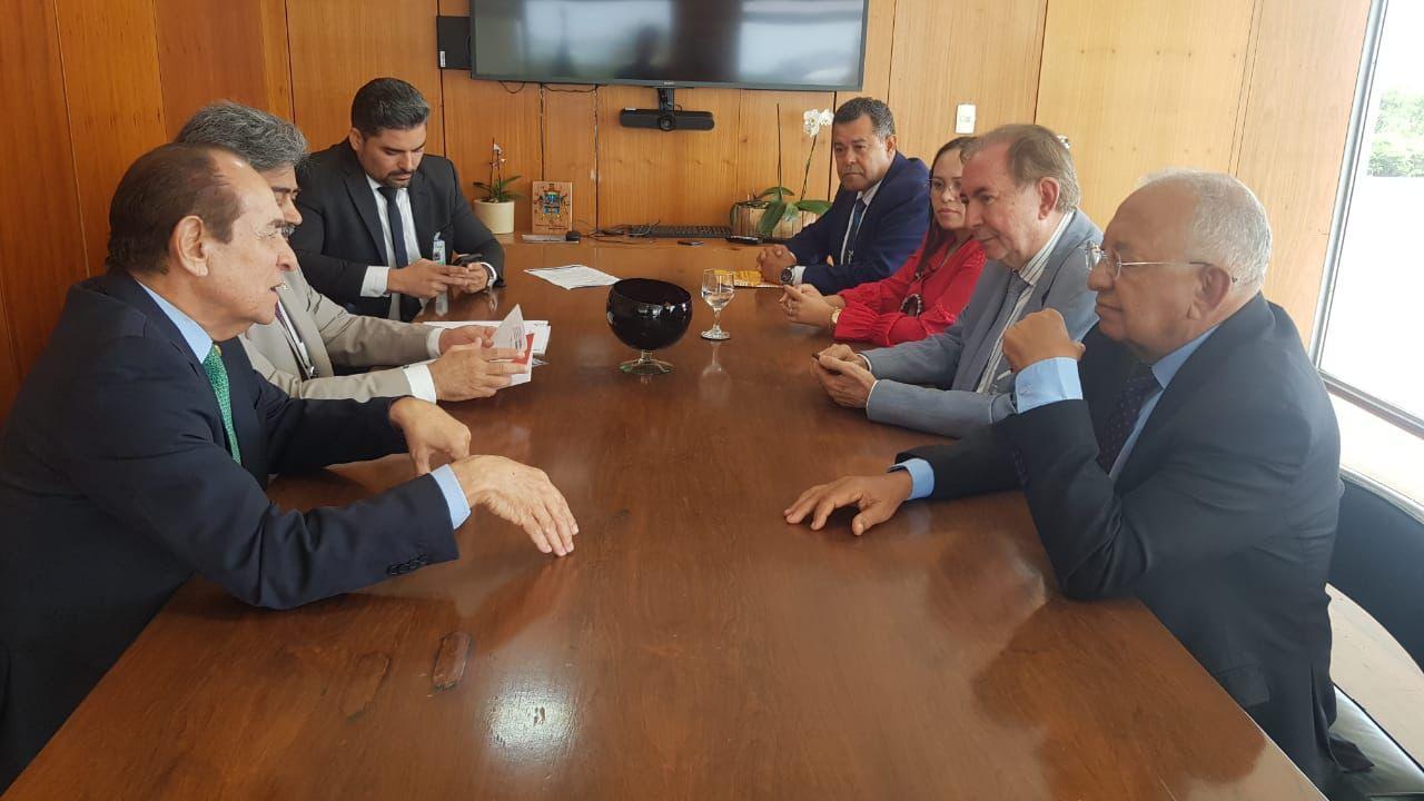 Dr. Pessoa durante reunião em Brasília