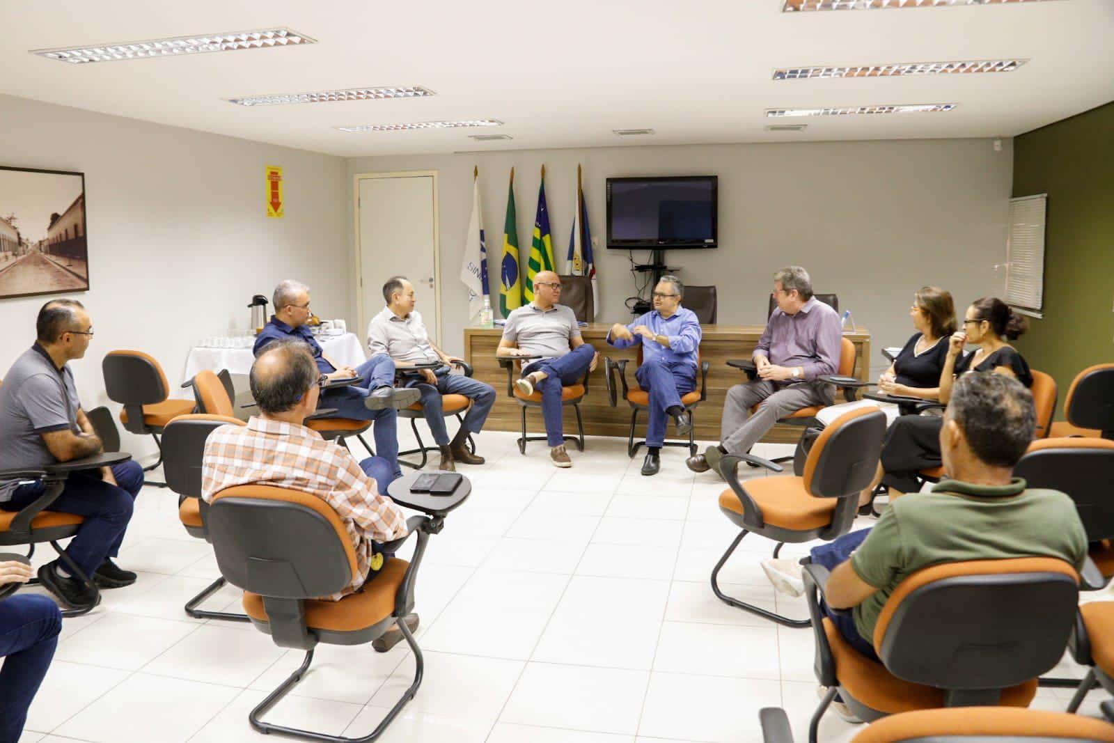 Franzé em reunião com dirigentes do Sindlojas