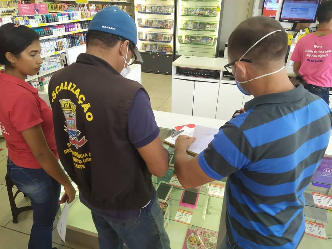 Guarda Municipal de Teresina interditando estabelecimento