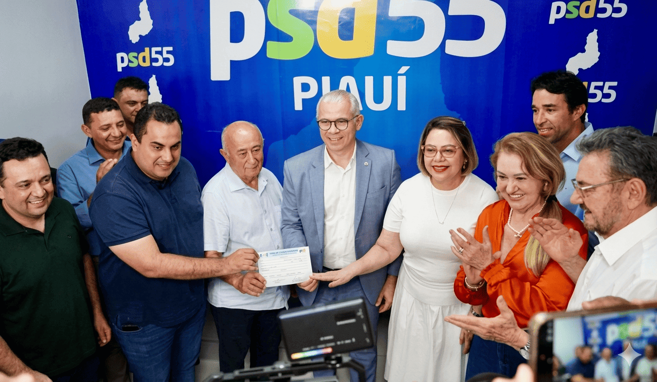 Tiago Vasconcelos assina filiação ao PSD durante evento na zona Leste de Teresina.